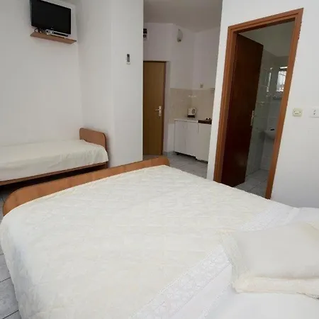 In With Sea View, Balcony, Air Conditioning, Wifi 132-7 * Duće