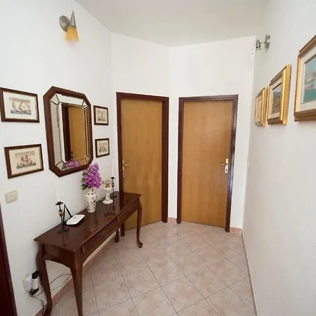 In With Sea View, Balcony, Air Conditioning, Wifi 132-7 شقة Duće